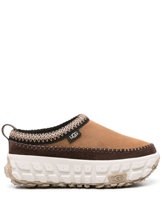 UGG AUSTRALIA – Cozy Platform Clog – Brown