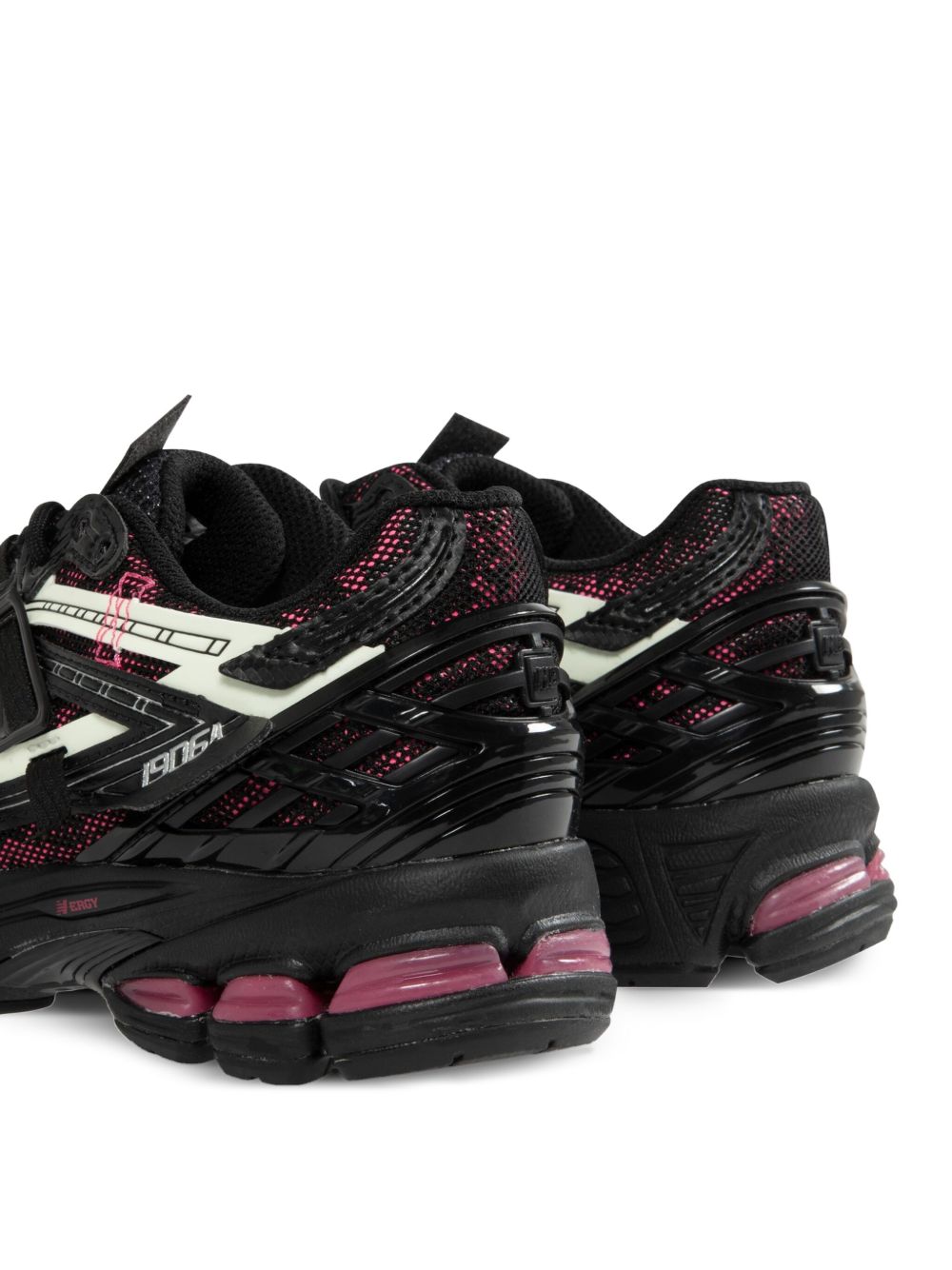 NEW BALANCE – 1906A Noir / Rouge