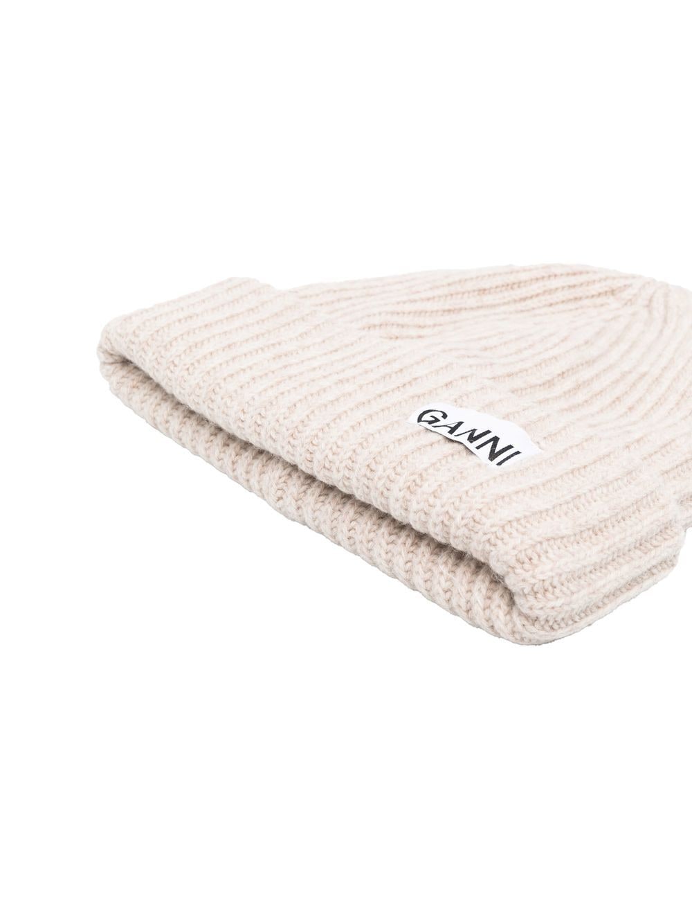GANNI – Bonnet côtelé beige à logo discret